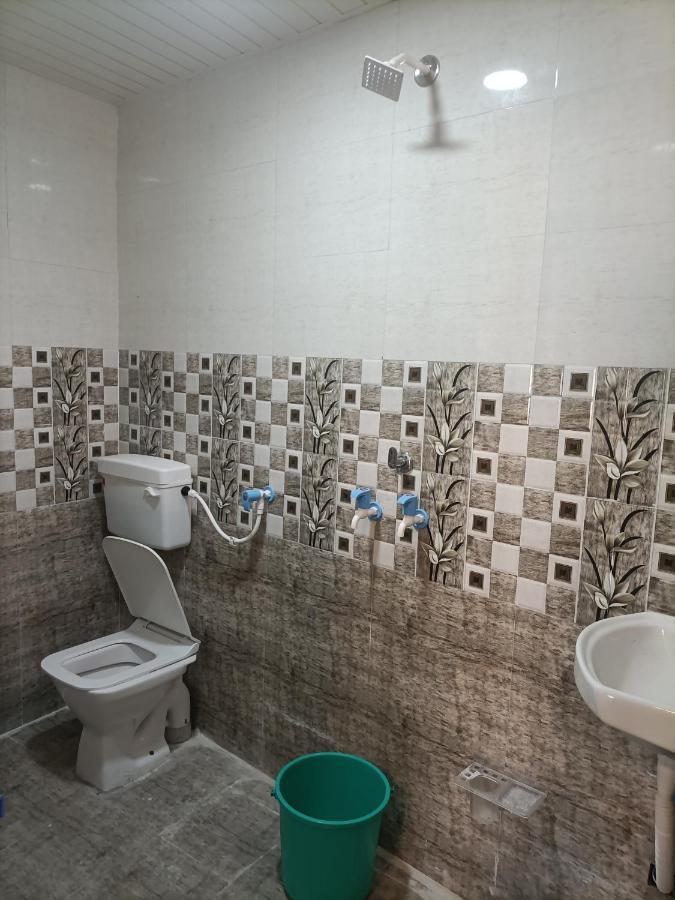 אויאיין Shri Gamya Guest House מראה חיצוני תמונה