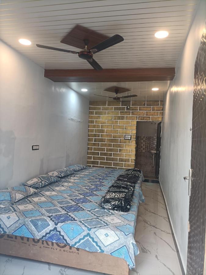אויאיין Shri Gamya Guest House מראה חיצוני תמונה