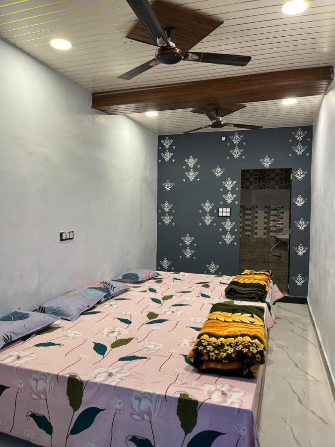 אויאיין Shri Gamya Guest House מראה חיצוני תמונה