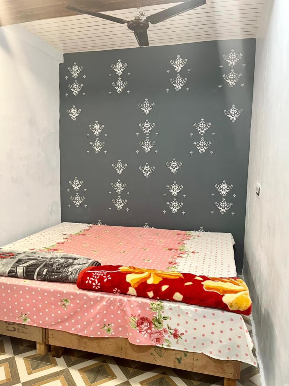 אויאיין Shri Gamya Guest House חדר תמונה